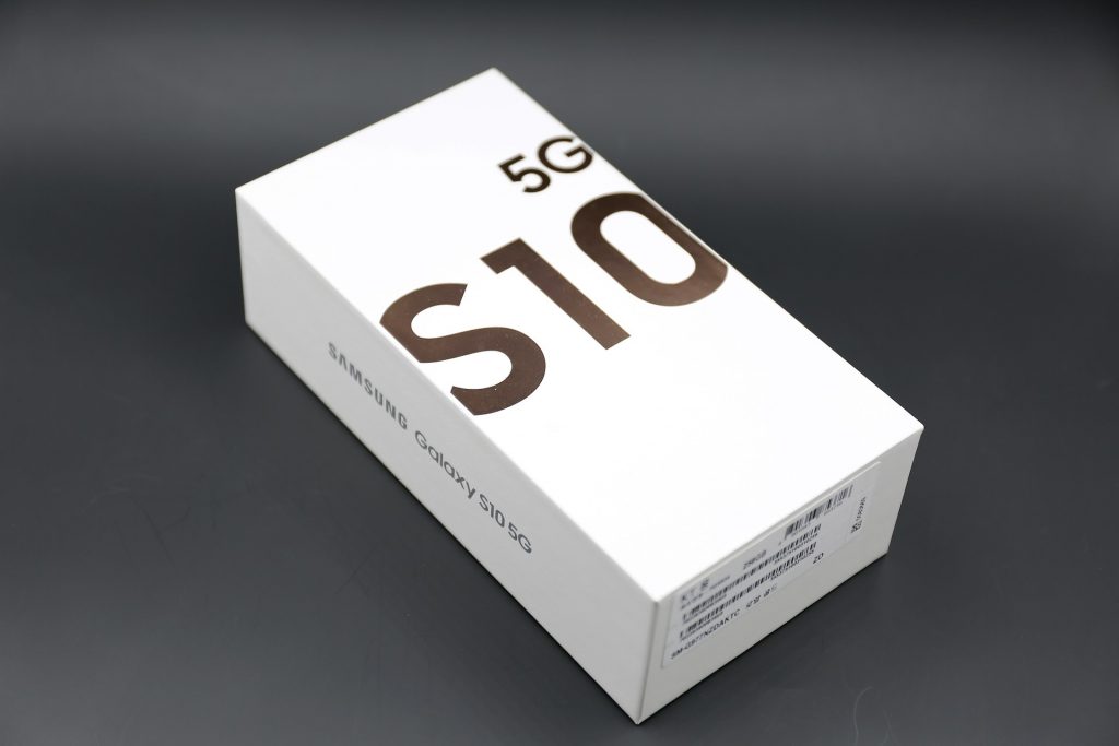 Samsung Galaxy S10 box.